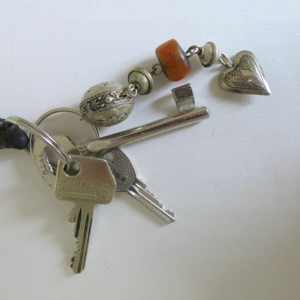 Schlüsselanhänger mit silbernem Mini Herz-1677