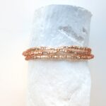 Armband Dreifach aus 'cut beads' in Gold, Silber und Peach – Bild 5