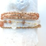 Armband Dreifach aus 'cut beads' in Gold, Silber und Peach – Bild 3