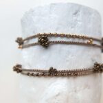 Doppeltes Häkel Armband mit metallic Perlen – Bild 6